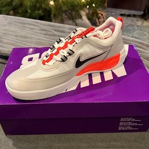 NIB Nike SB NYJAH Free 2 Neutral Gray/black white sz 9/10.5